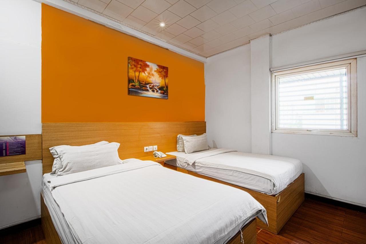 Suba Hotel Jakarta Exteriör bild
